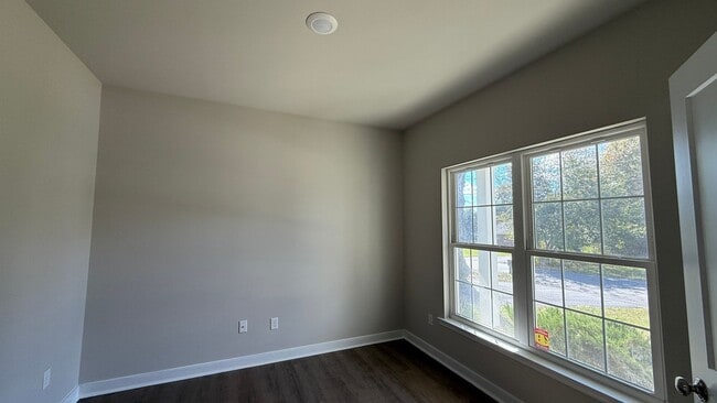 Building Photo - Fredericksburg Colonial