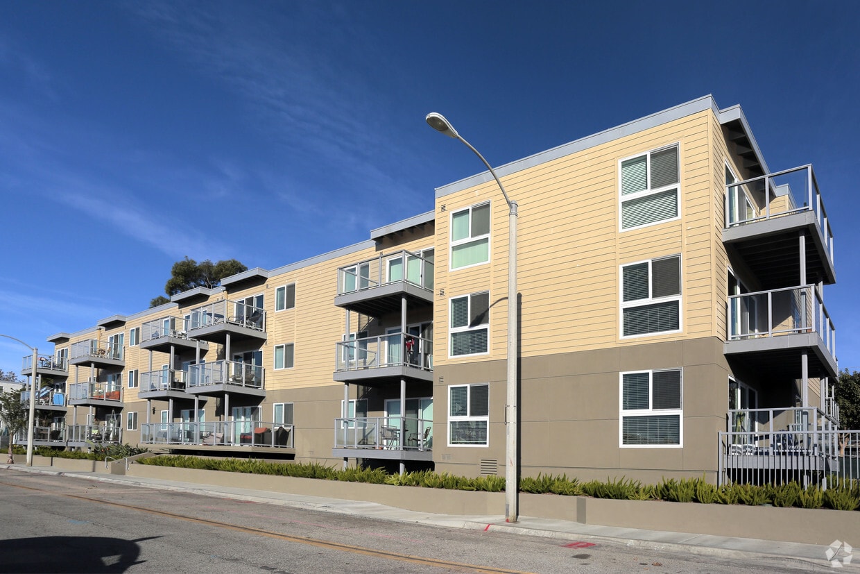 Wayfarer® Apartments + Marina Marina del Rey, CA