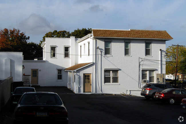 Building Photo - 3417 N Front St