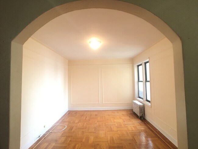 Building Photo - 213 Bennett Ave
