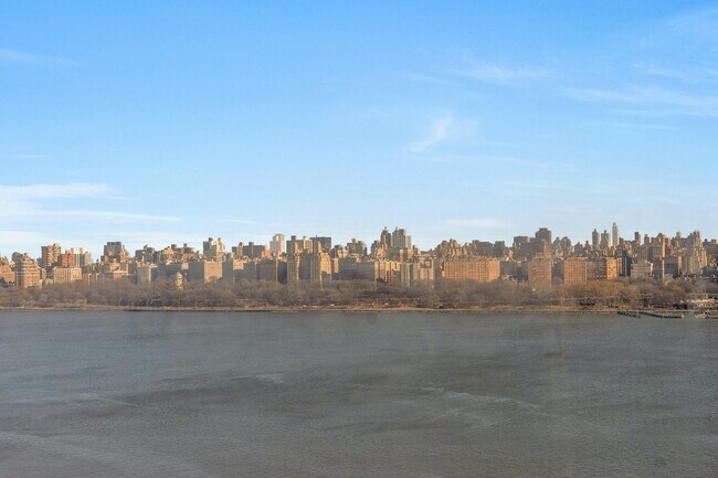 Foto del edificio - 7002 JFK Blvd E