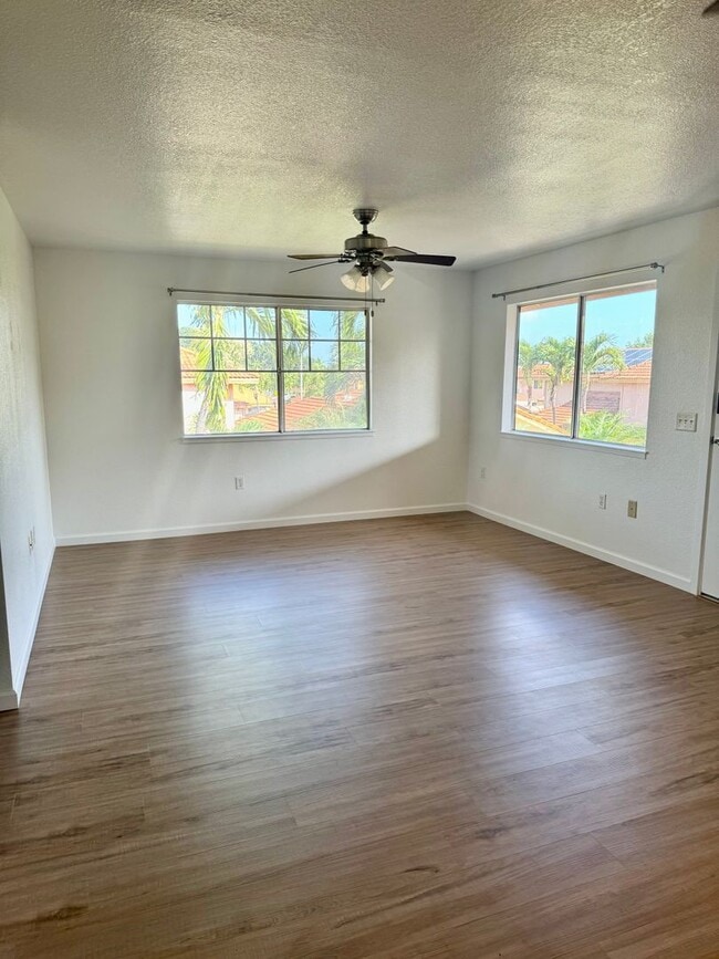 Building Photo - Aeloa Terrace - Rarely available 3 bedroom...