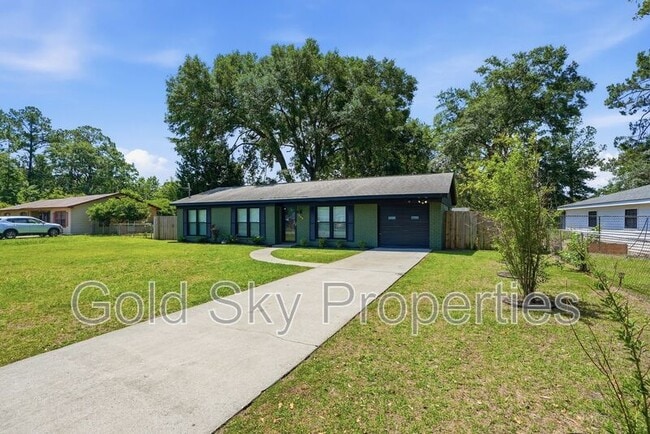 Building Photo - 703 Pineview Ct