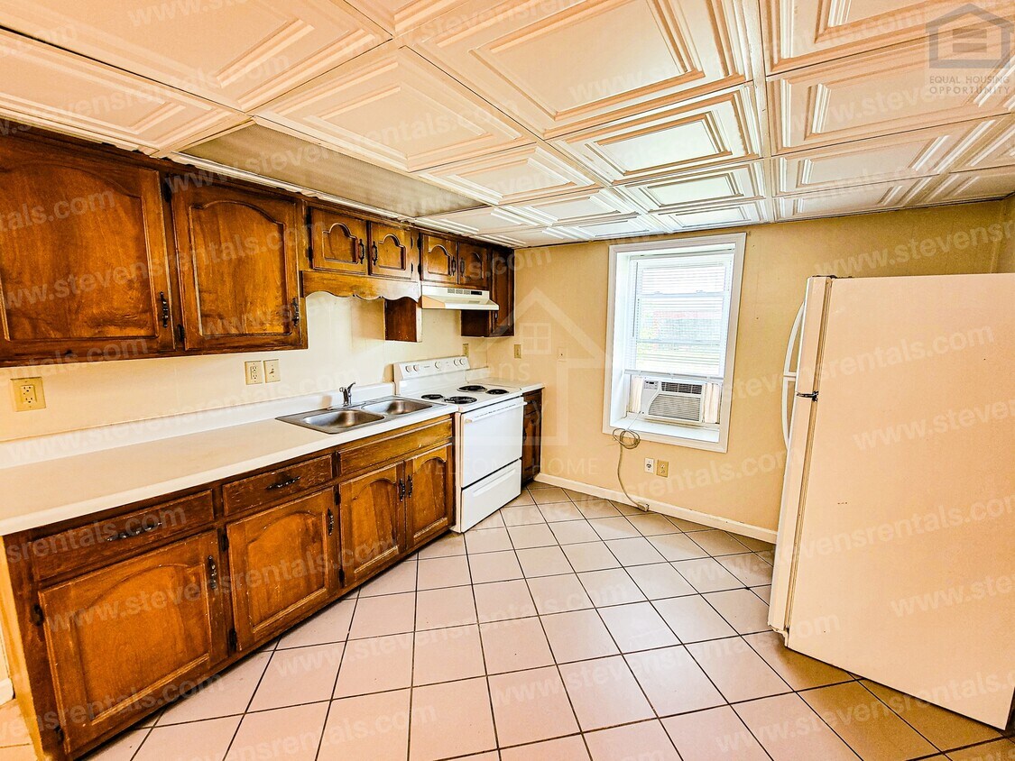 1827 W Broad St Room for Rent in Cookeville, TN