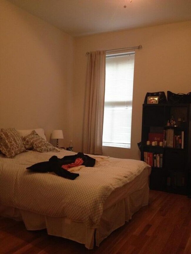 Building Photo - AWESOME SOUTH END 3 BED 3 BATH!!!