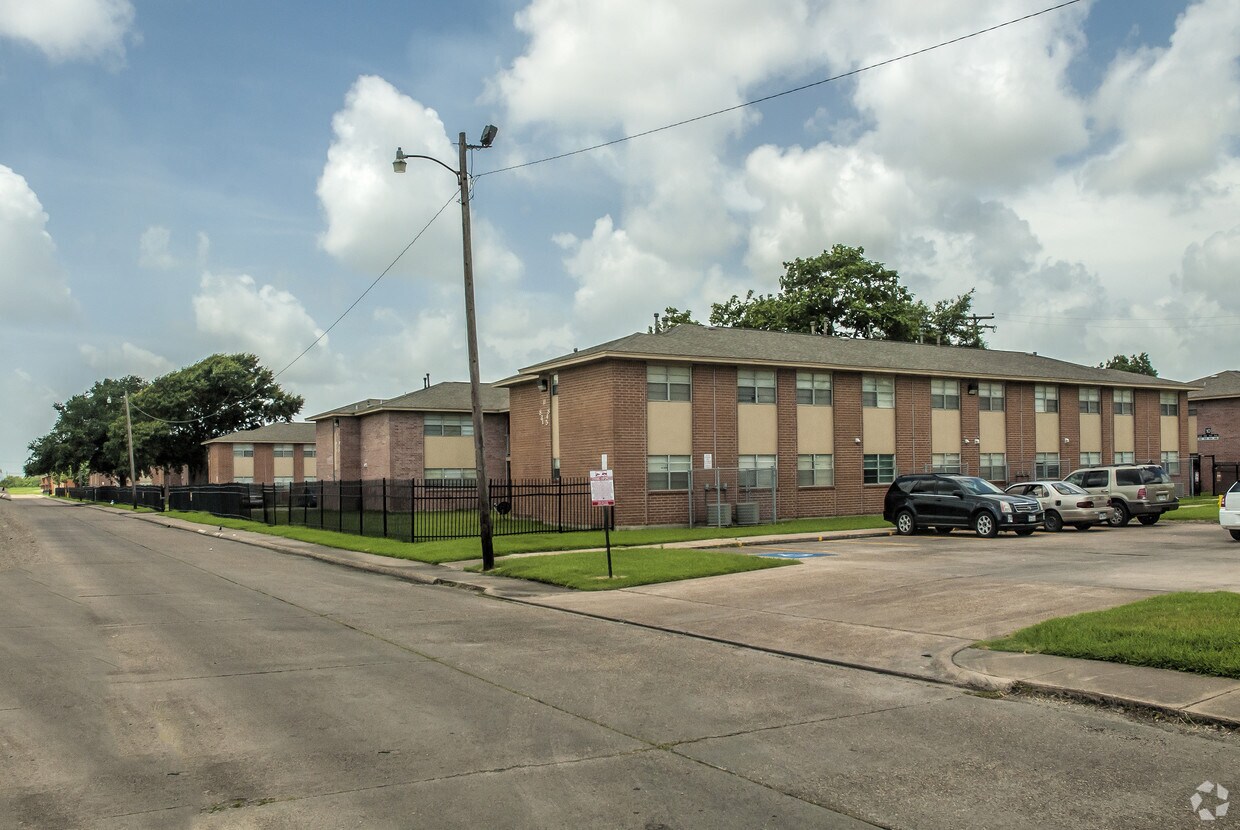 Foto del edificio - Summit at Prince Hall Apartments