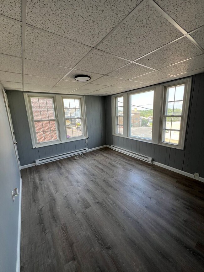 Building Photo - 778 3rd St