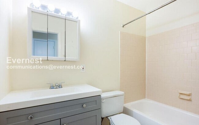 Foto del edificio - 2223 Sedgwick St