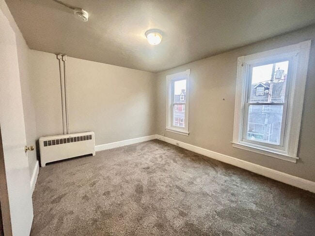 Building Photo - Spacious 4-Bedroom Single-Family Home in Lancaster!