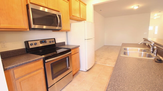 Foto del edificio - Beautiful and Bright 3 bedroom 2.5 bath Townhouse in Brightleaf with a Garage!!