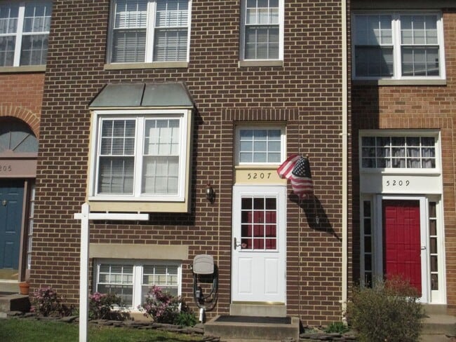 Three Bedroom Townhouse in Alexandria Near Ft Belvoir - Three Bedroom Townhouse in Alexandria Near Ft Belvoir