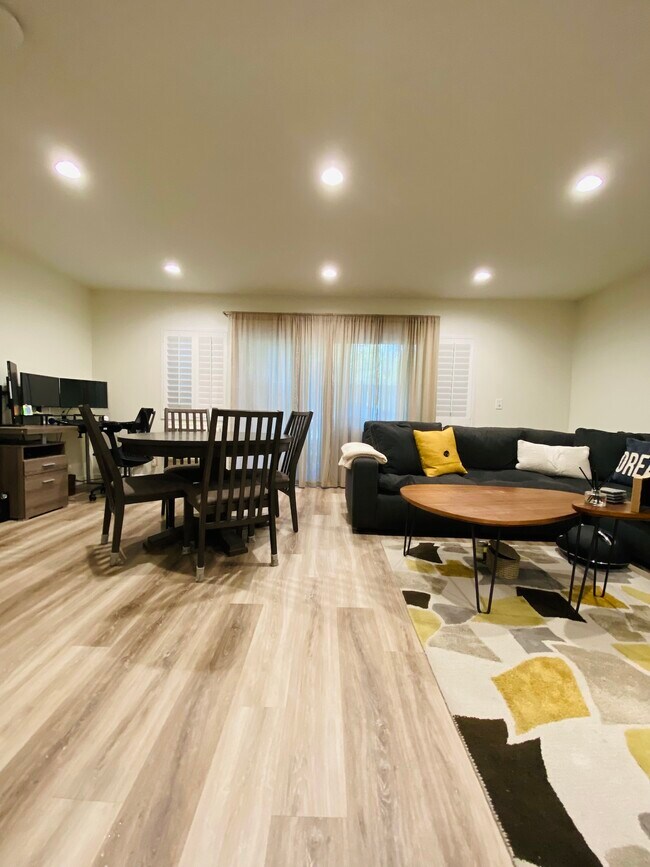 Foto del edificio - 4917 Indian Wood Rd