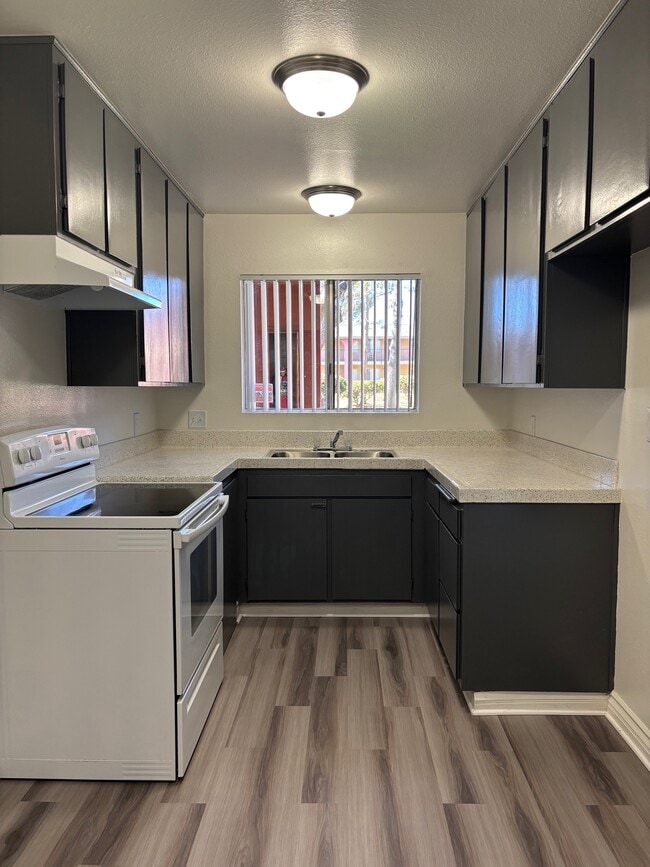 Building Photo - Avalon Park Apartments