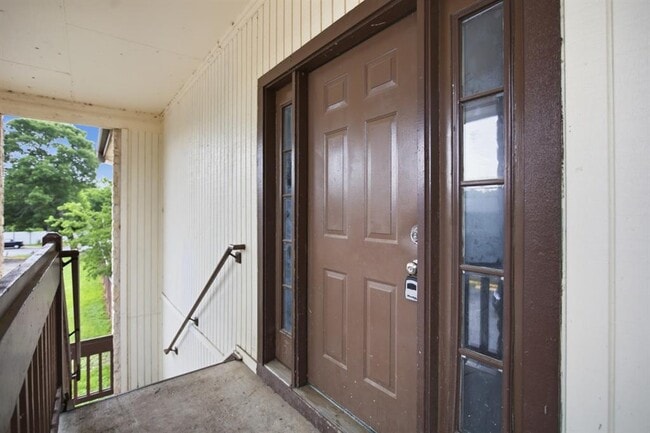 Building Photo - 611 Carpenter Ave