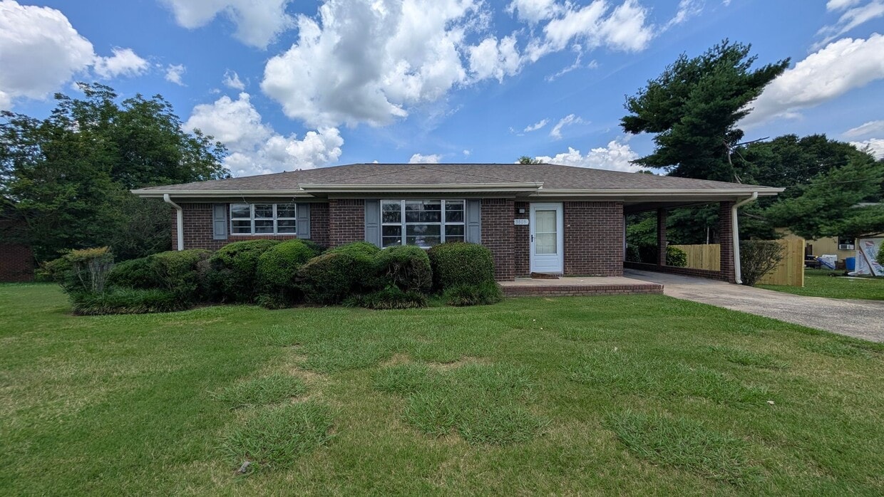 Traditional Brick Ranch Home for Lease | 3... - Traditional Brick Ranch Home for Lease | 3...