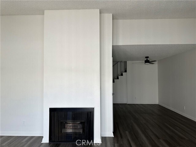 Foto del edificio - 25018 Eshelman Ave
