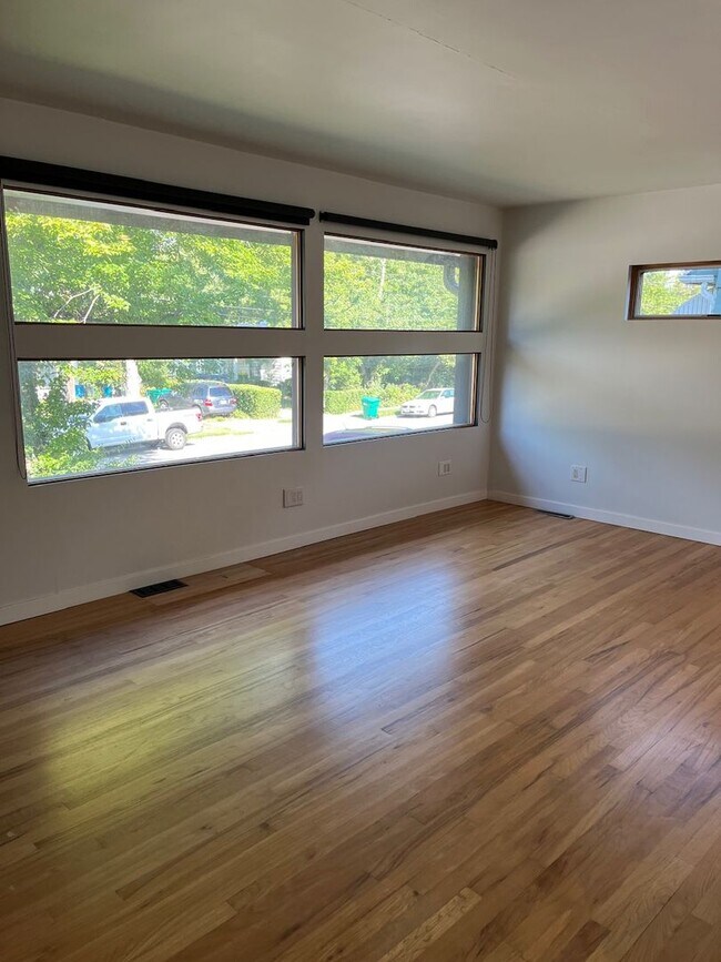 Foto del edificio - 3743 Springfield St