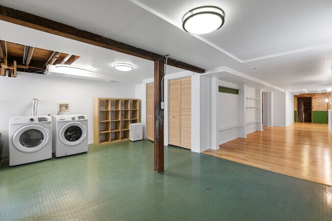 Foto del edificio - 928 W 32nd St