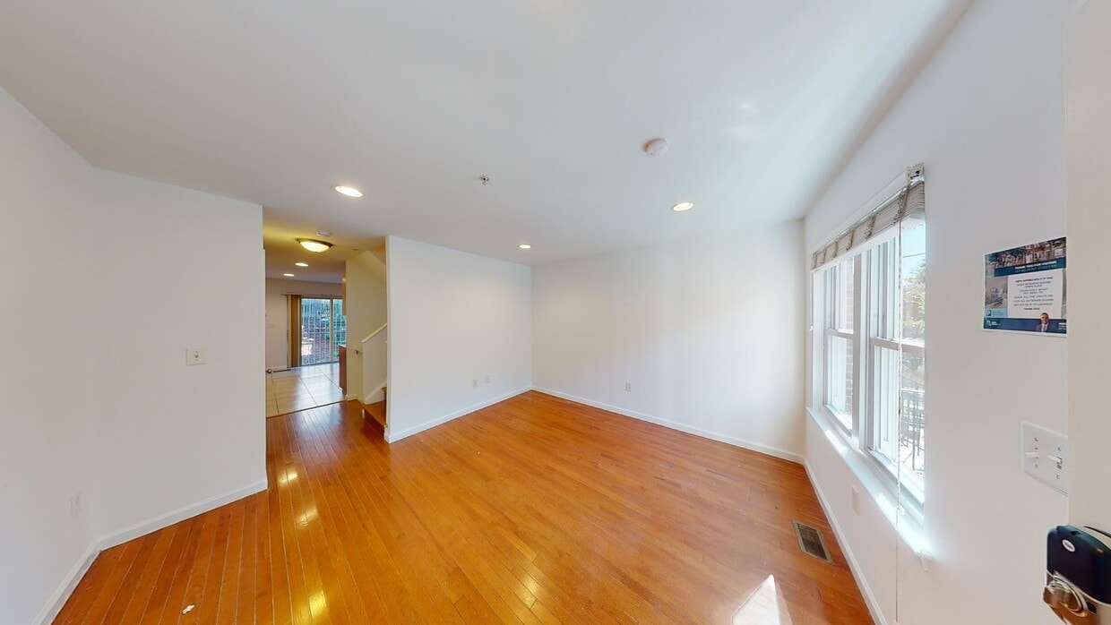 Photo - 1317 Belmont St NW House