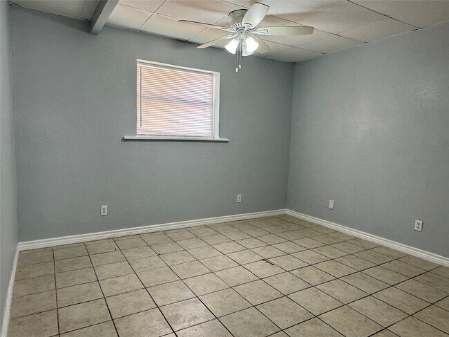 Foto del edificio - 218 Water Glen Dr