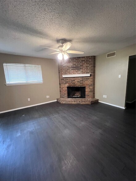 Foto del edificio - 734 Lariat Ln
