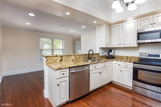 Foto del edificio - 2 br, 1.5 bath House - 665 E 11th Ave