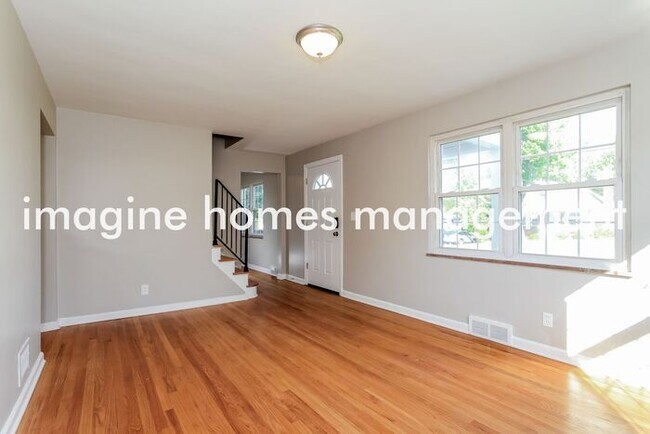 Building Photo - 181 E Crest Dr