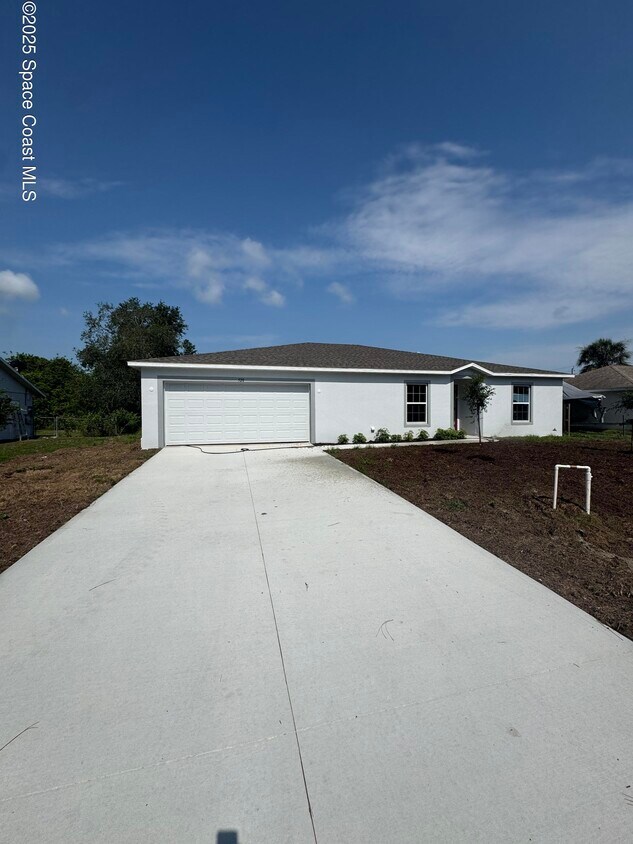Foto principal - 520 Treemont Ave