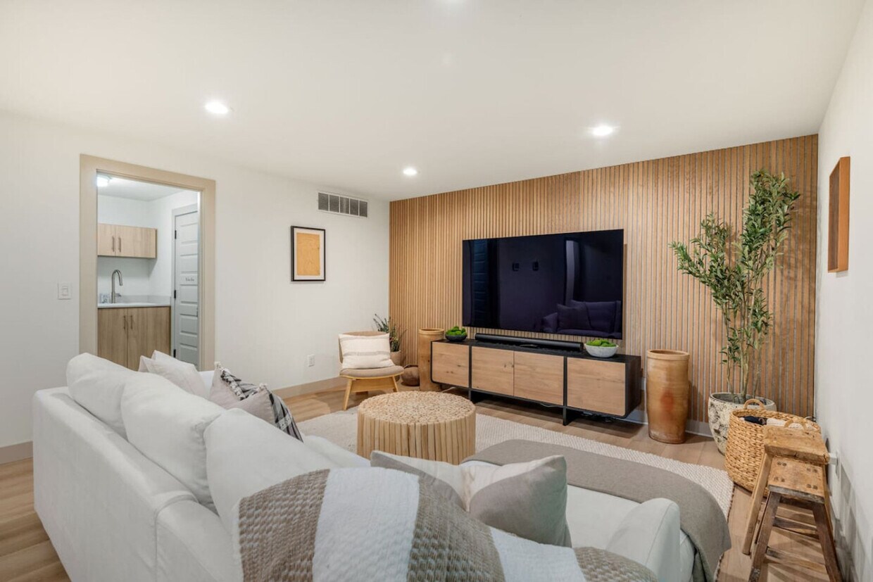 Foto principal - 2218 94th St NW