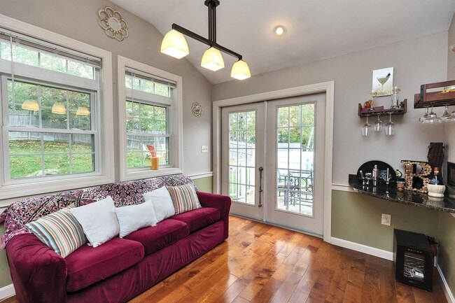 Building Photo - 52 Jonathan Ln