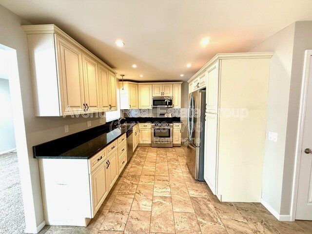 Building Photo - 12 Queensbrook Pl