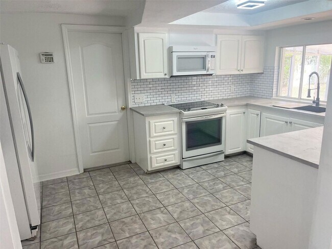 Foto del edificio - 11631 Seminole Dr