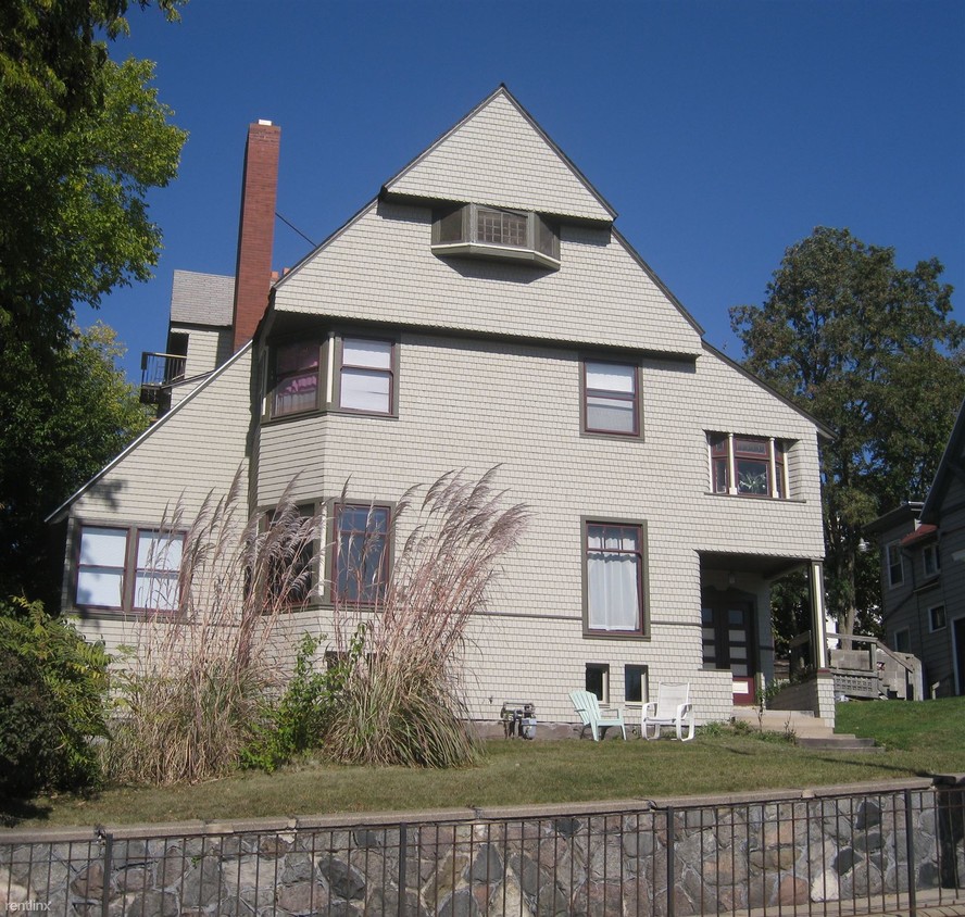 Primary Photo - 317 Fulton St E