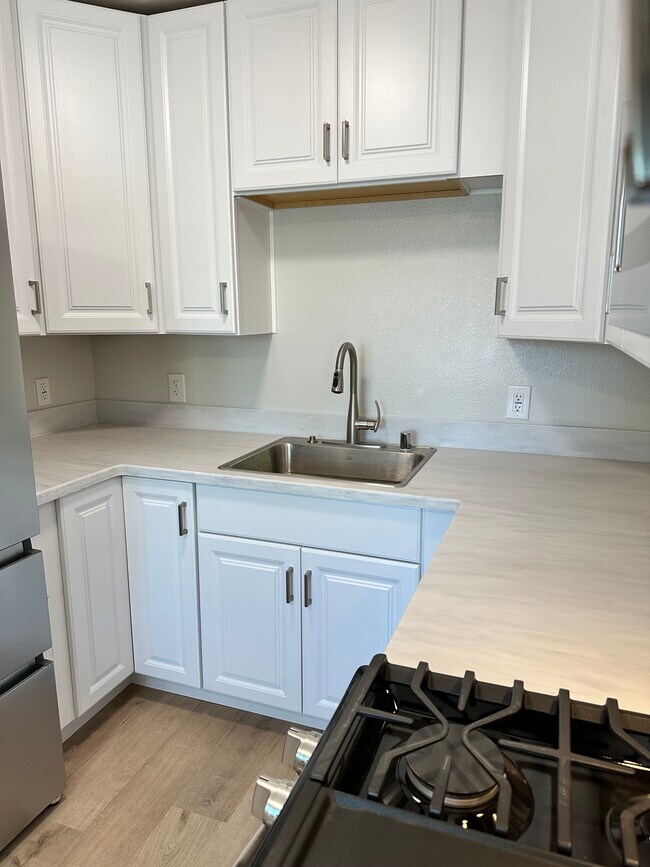 Building Photo - 888 W Verano Ave