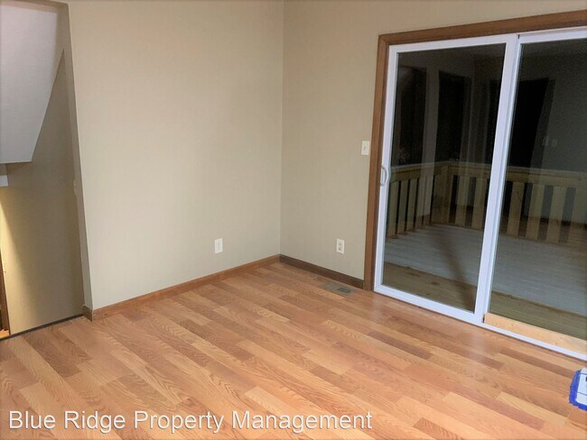 Building Photo - 4 br, 2.5 bath House - 111 E Lane Street