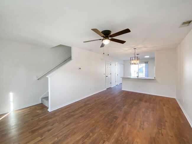 Building Photo - Two Bedroom Townhome in Godley Park with m...