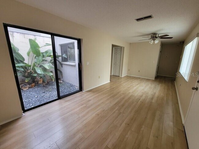 Building Photo - 4602 Somerset Pl