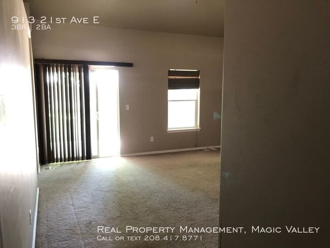 Building Photo - 3 bedroom, 2 bath Family Home - North Jerome