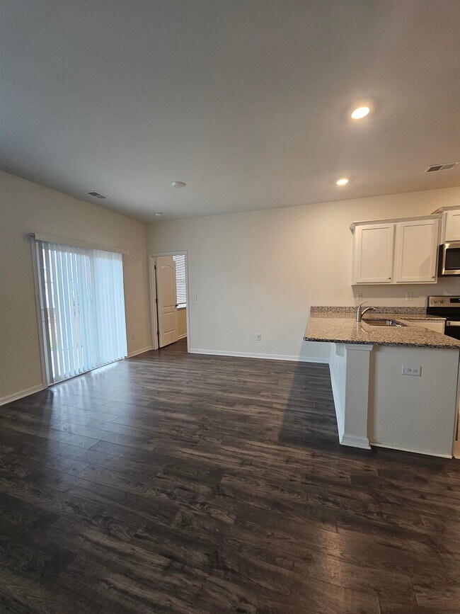 Foto del edificio - 304 Forestbrook Cove Cir