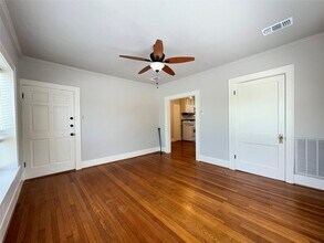 Building Photo - 1201 W Gray St