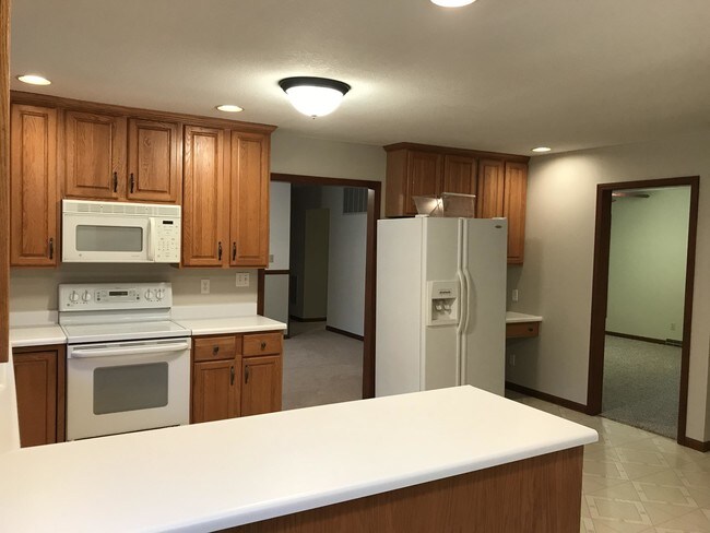 Building Photo - 7700 S High Point Ln