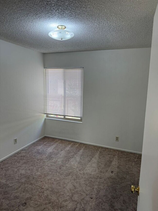 Foto del edificio - Great 2-Story Townhome