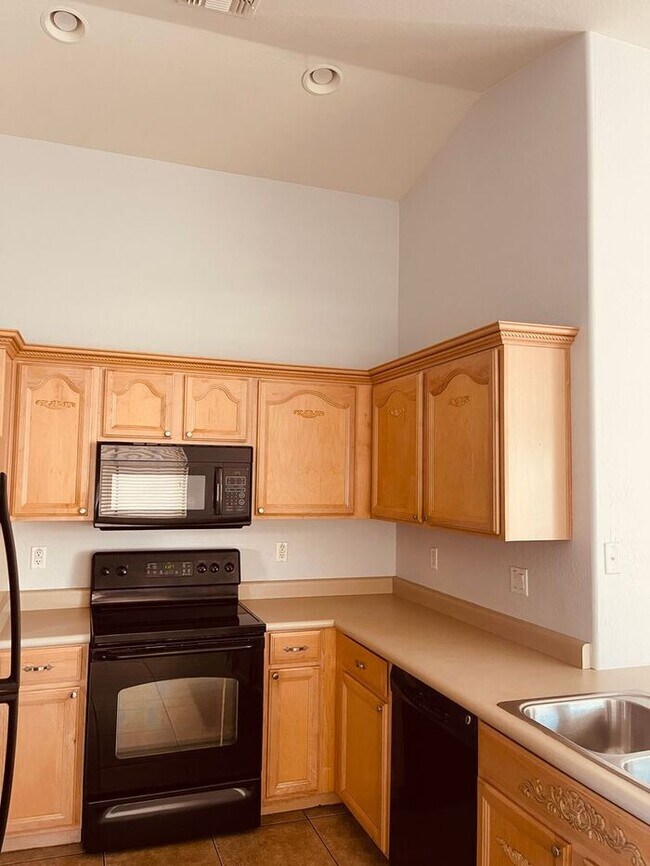 Building Photo - READY TO VIEW NOW! Beautiful 3 Bed 2 Bath Home in Buckeye