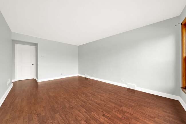 Foto del edificio - 6354 S Austin Ave
