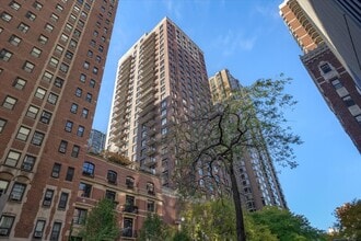 Building Photo - 1122 N Dearborn St