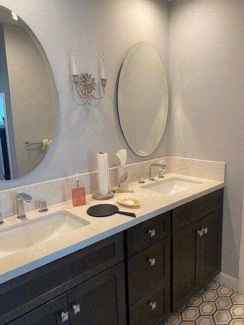 custom cabinets & counters - 818 N Delaware St