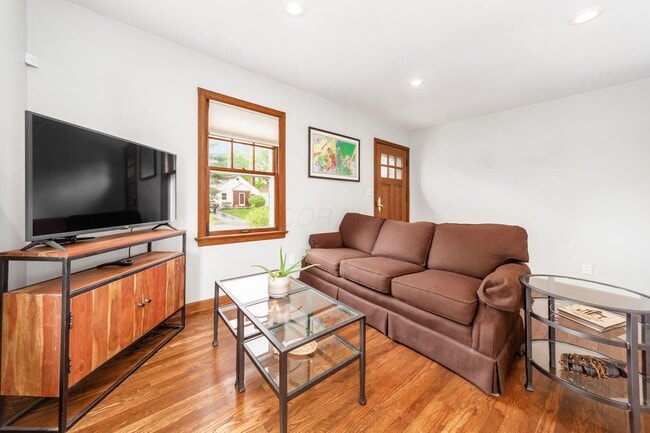 Foto del edificio - 230 E Royal Forest Blvd