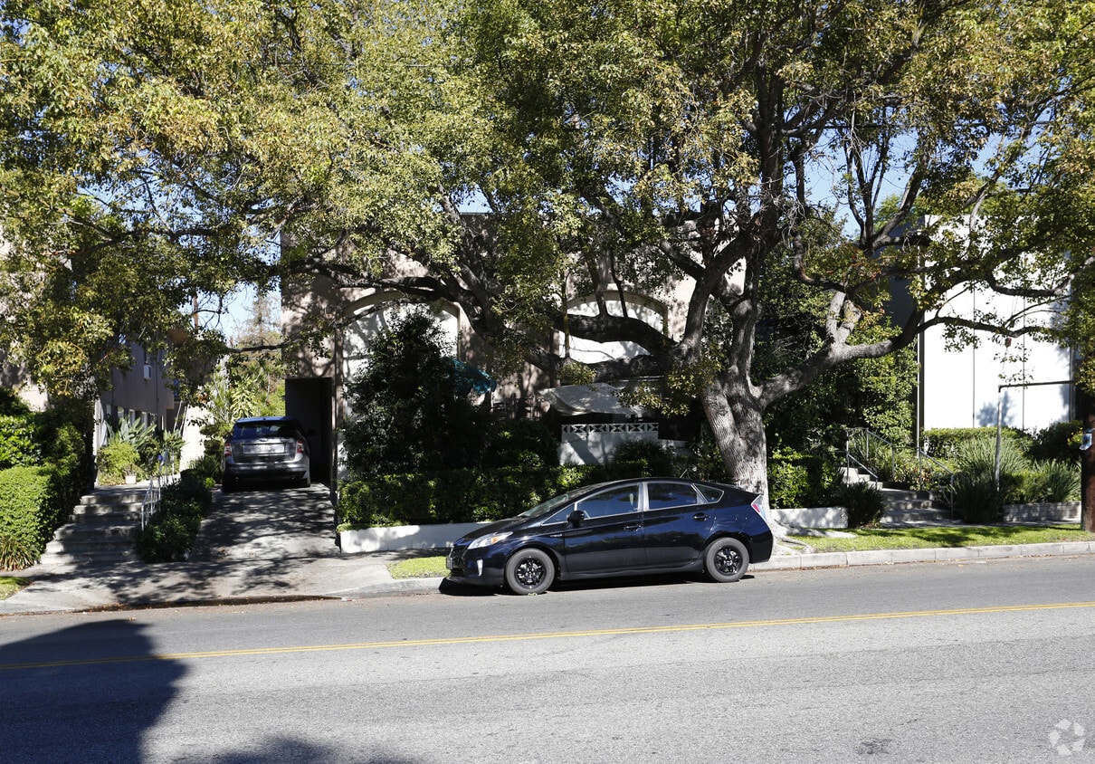 Building Photo - 10809 Camarillo St
