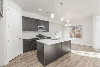 Building Photo - 2031 380 S