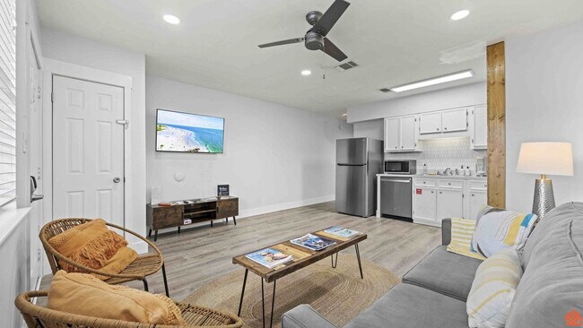 Building Photo - 312 Bream Ave